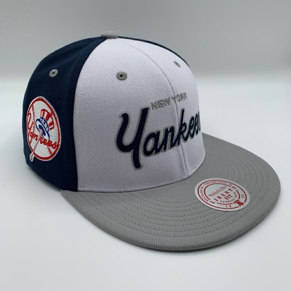New York Yankees White Gray Navy Blue Mitchell & Ness Liberty Snapback Hat New